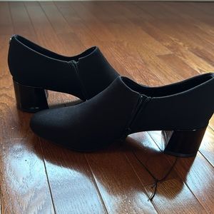 Ann Klein booties zip side